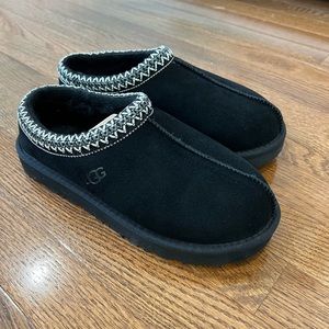 Ugg Tasman Black Women’s Size 9